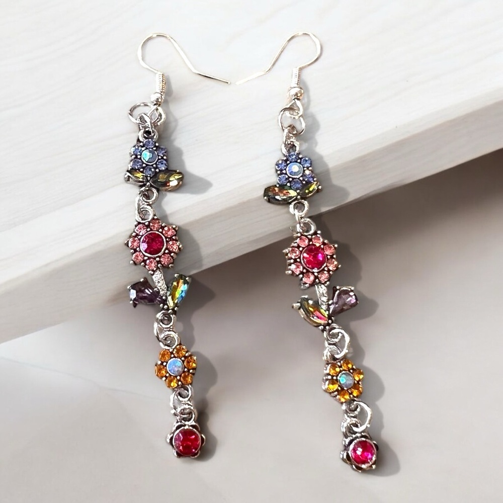 Flower earrings. Dangling and beautiful. Really pretty and colorful. - Picture 14 of 17
